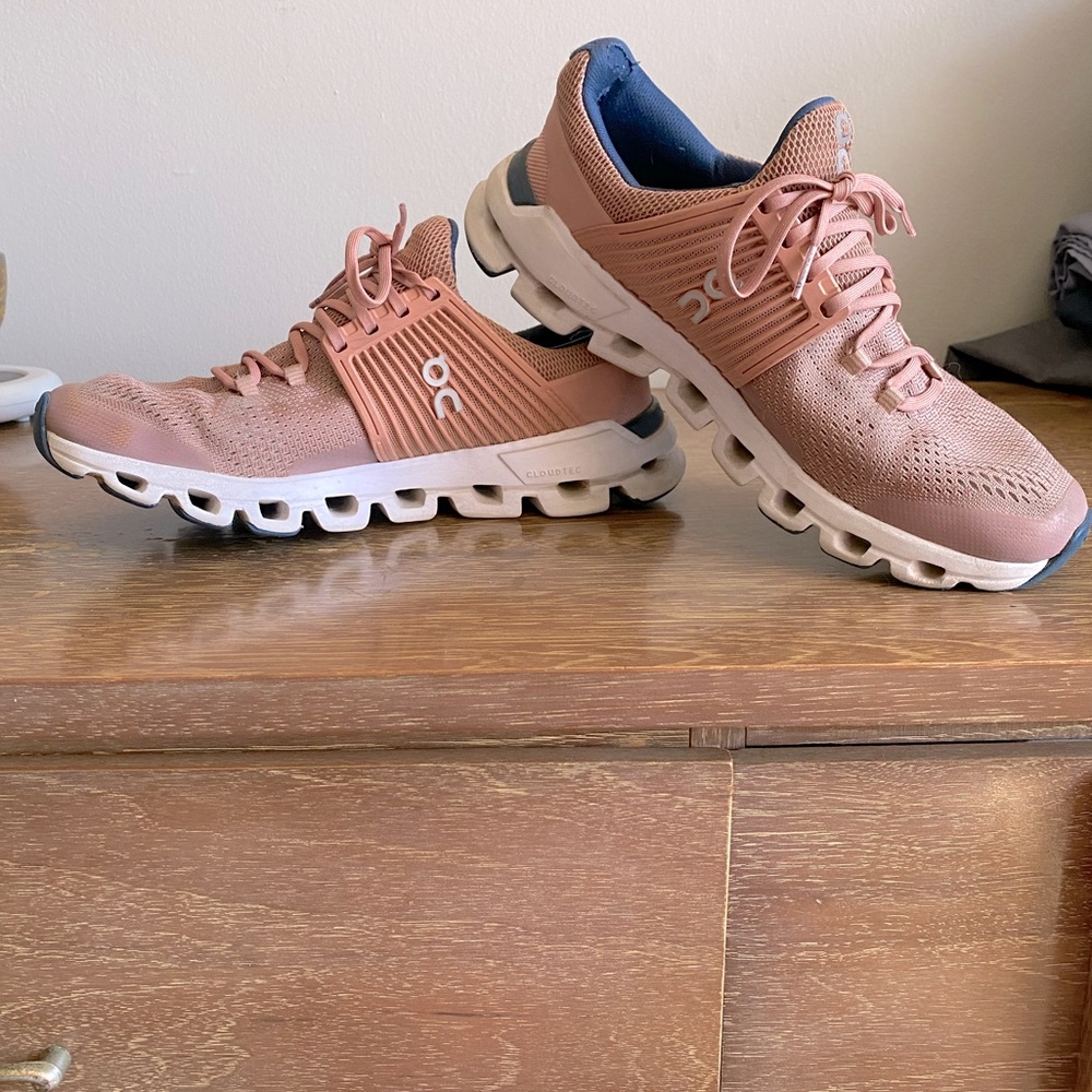 On cloud - Cloudswift Women’s shoes